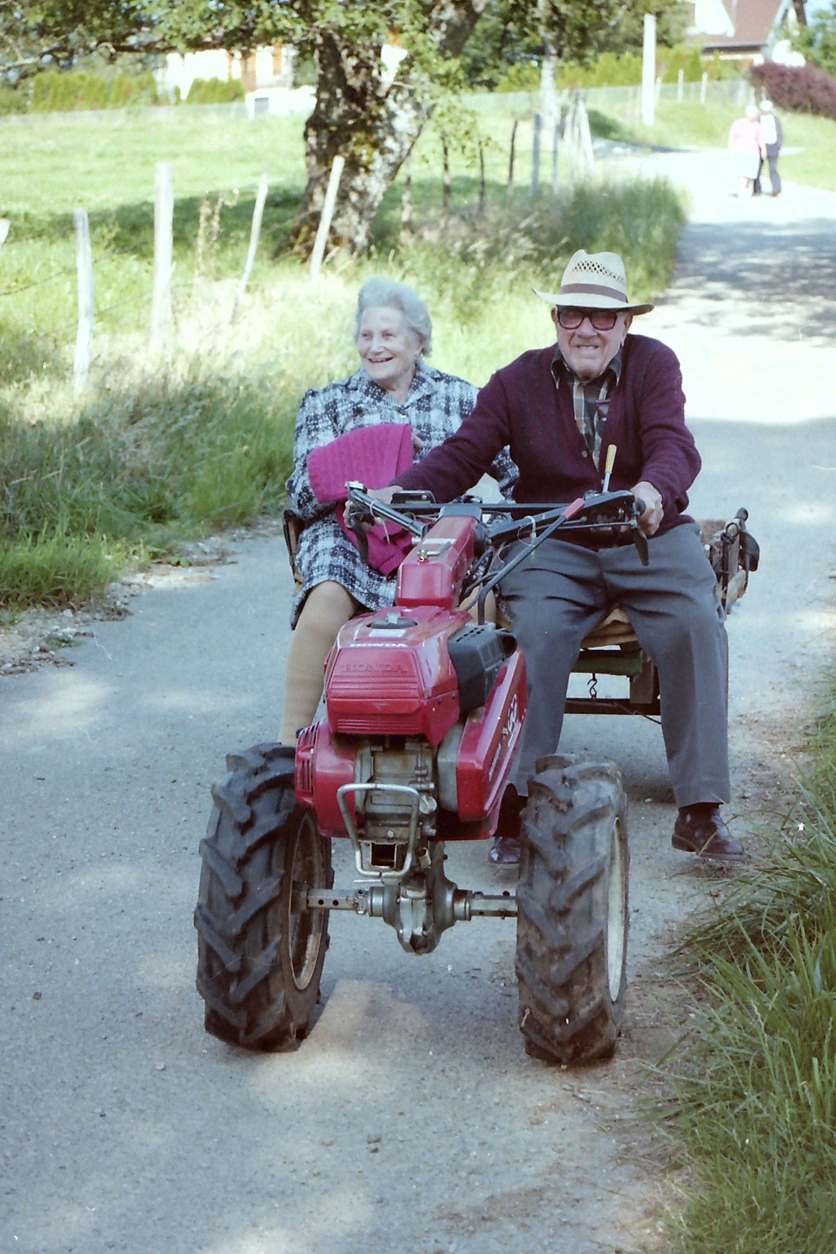 PICT0012-12.JPG